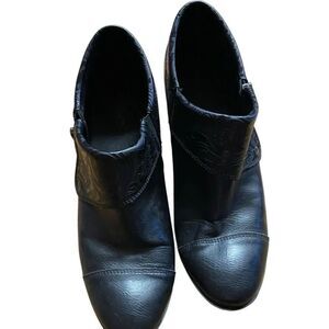 B.o.c. Shoes black Turkish leather trim excellent condition size 6.5 great price